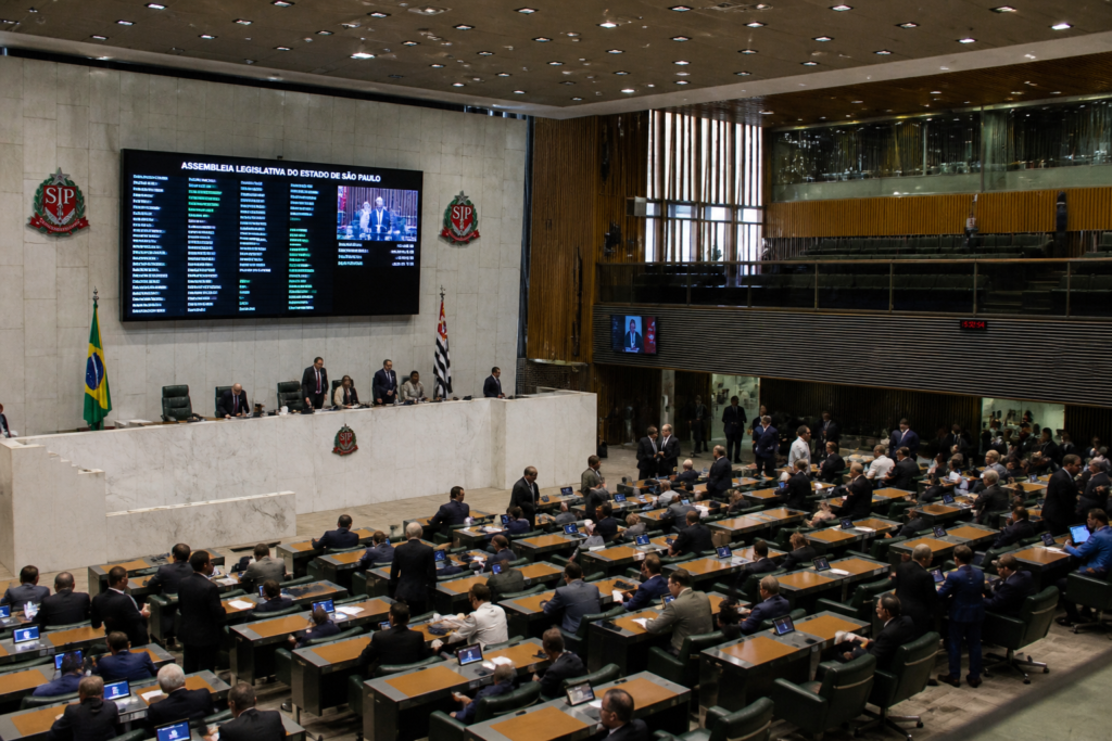 Governo de SP envia LDO 2027 à Alesp com previsão de R$ 371,4 bilhões em receita governo-de-sp-envia-ldo-2027-a-alesp-com-previsao-de-r$-371,4-bilhoes-em-receita