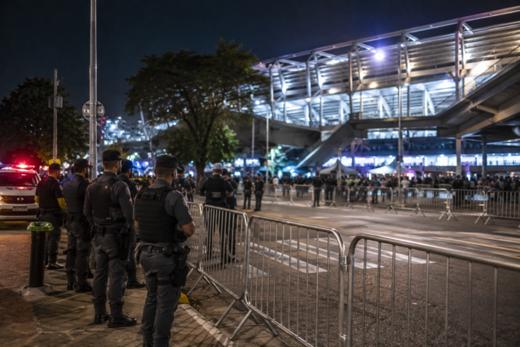 suspeitos-sao-presos-com-135-cartoes-bancarios-perto-do-allianz-parque-durante-show-de-djavan