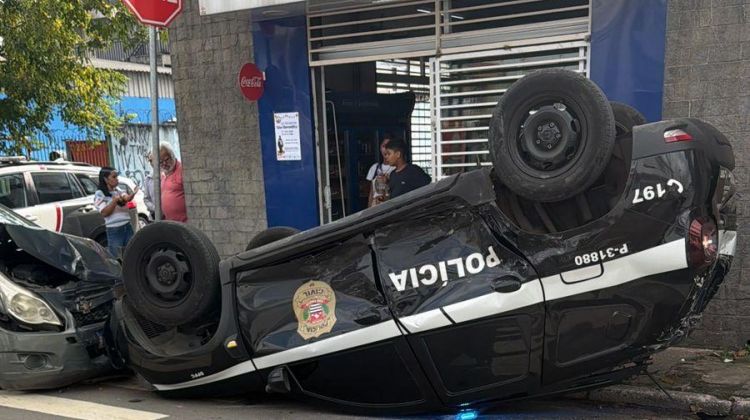 VIATURA DA POLÍCIA CIVIL CAPOTA APÓS COLISÃO NA ZONA NORTE DE SP viatura-da-policia-civil-capota-apos-colisao-na-zona-norte-de-sp